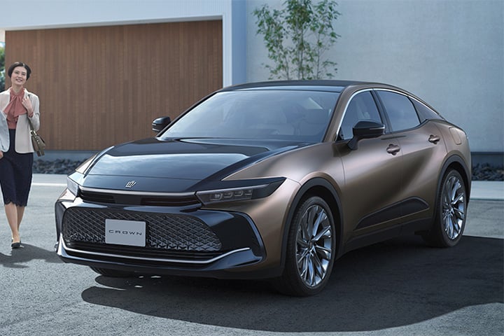 豐田 Toyota Crown 三車型同步小改款！2027年式雙色外觀、新配備全曝光！