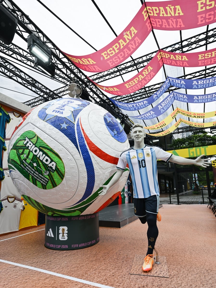 adidas 2026 FIFA 世界盃足球街區台北信義盛大登場！婁峻碩、陳華示範 Blokecore 潮流穿搭！