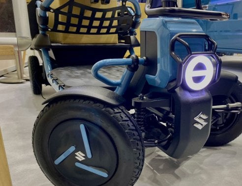 Suzuki 推出免駕照迷你電動貨卡 SuzCargo！16歲就能開、最高時速20km，網友：「阿公阿嬤救星來了！」