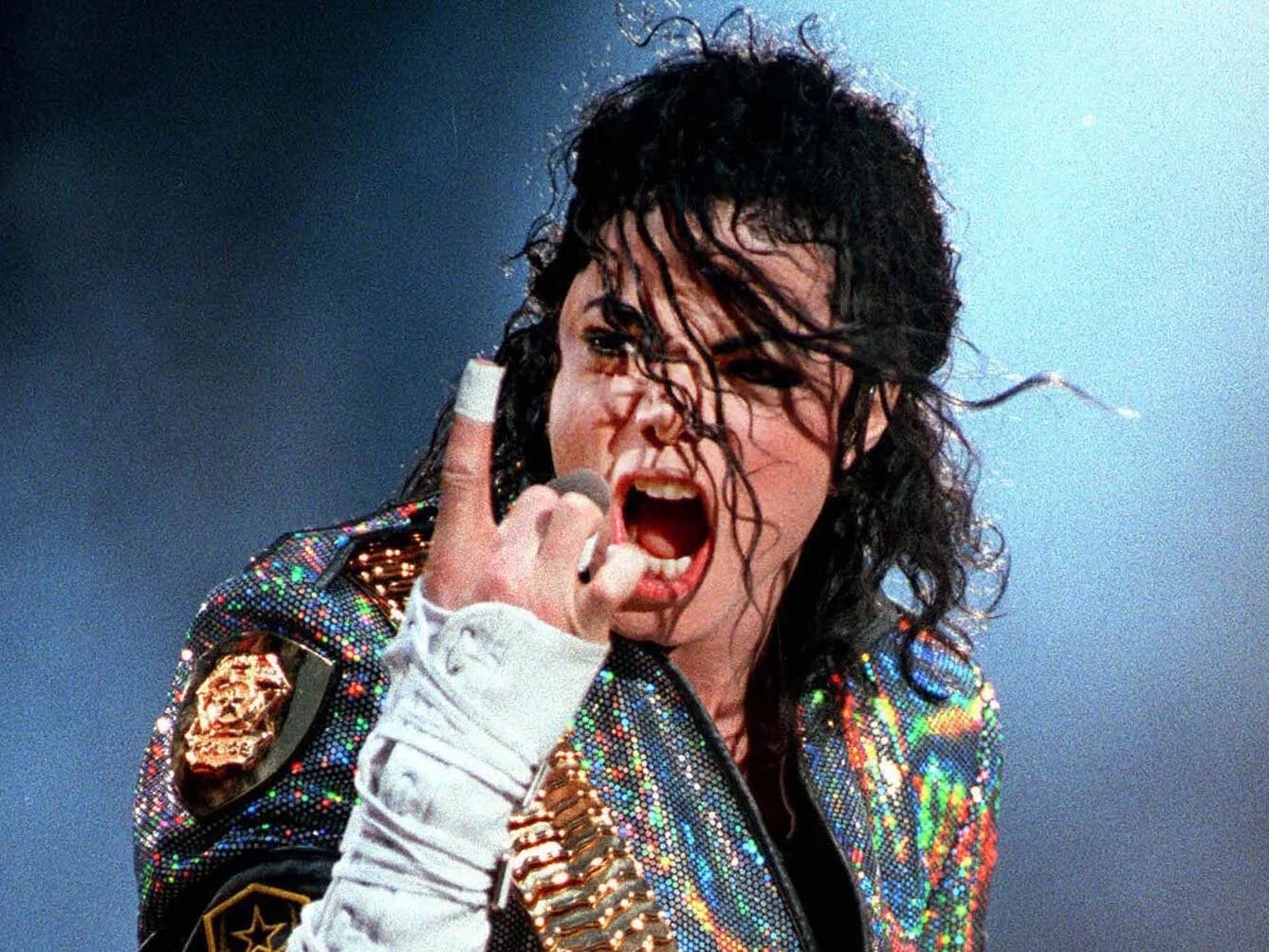 麥可傑克森 Michael Jackson 死前 17 年內幕曝光！好友怒轟皮膚科醫師：「明知上癮還開藥！」