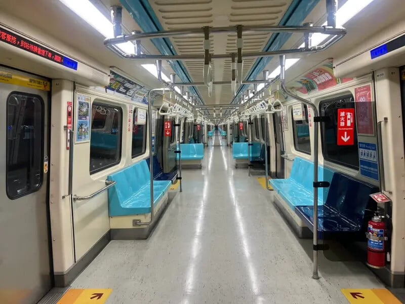 北捷板南線 5 大更新曝光！拆立柱、裝燈條、三鶯線通車⋯通勤族有福了！