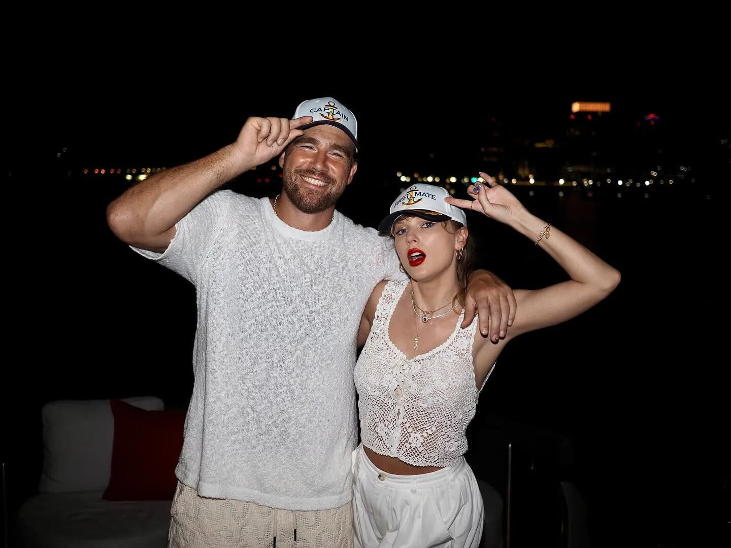泰勒絲、Travis Kelce 婚禮超保密!喜帖藏浮水印,外流秒查得到是誰!