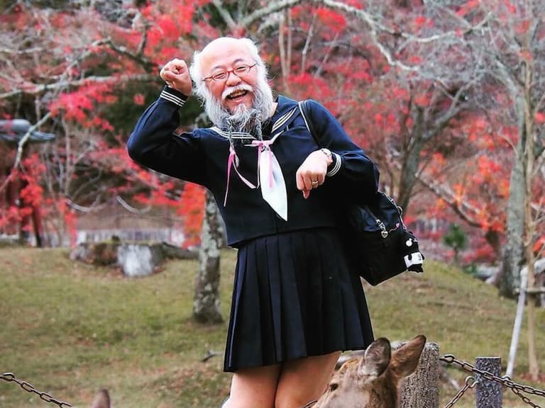 日本水手服爺爺小林秀章是誰？大學偷穿裙子？年薪百萬工程師⋯身份背景一次看！
