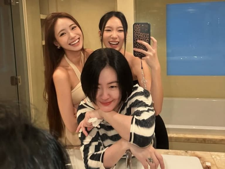 小S 同一件條紋衣穿 15 年！網友驚呼：「連內搭都一樣！」