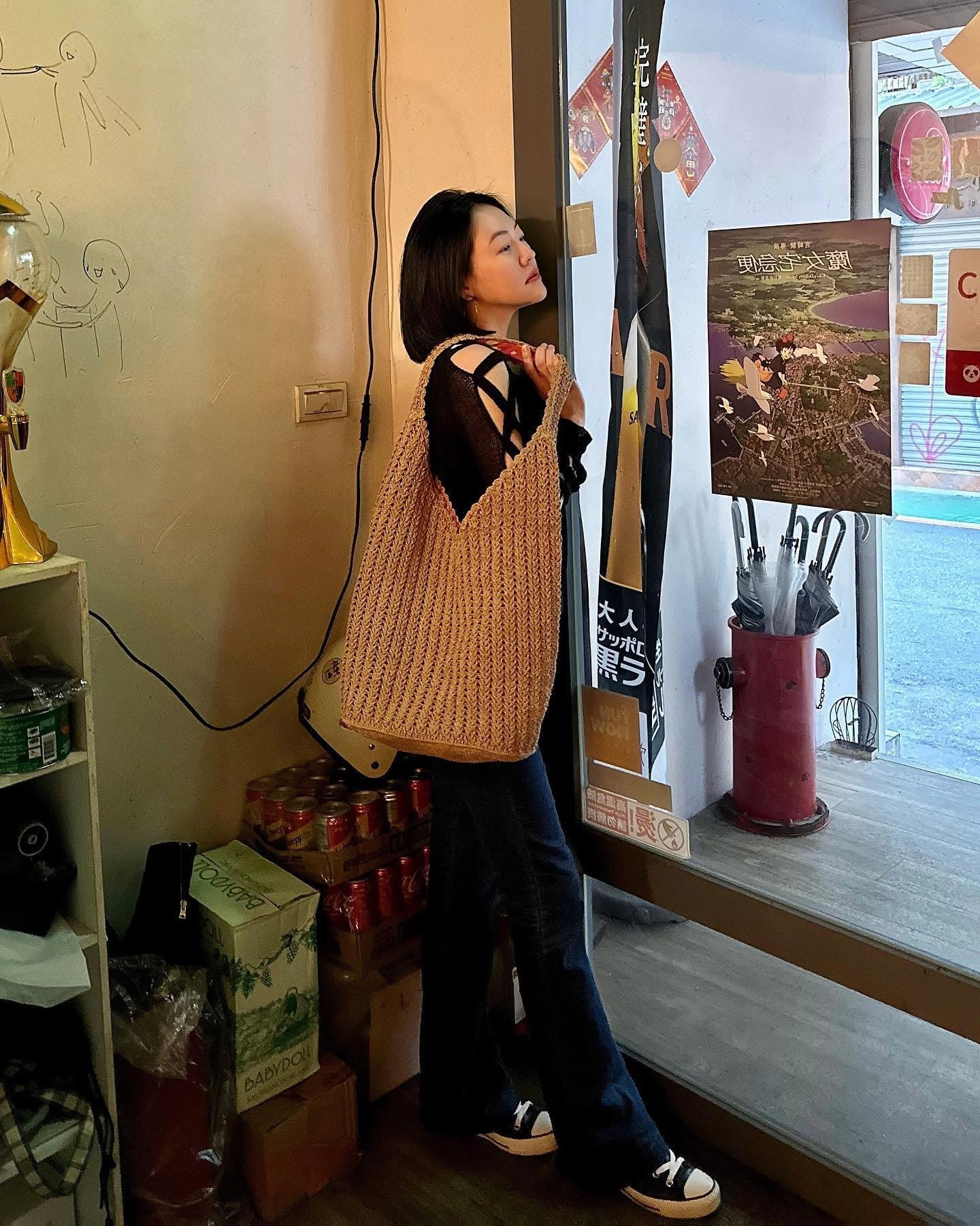 小S 同一件條紋衣穿 15 年!網友驚呼:「連內搭都一樣!」