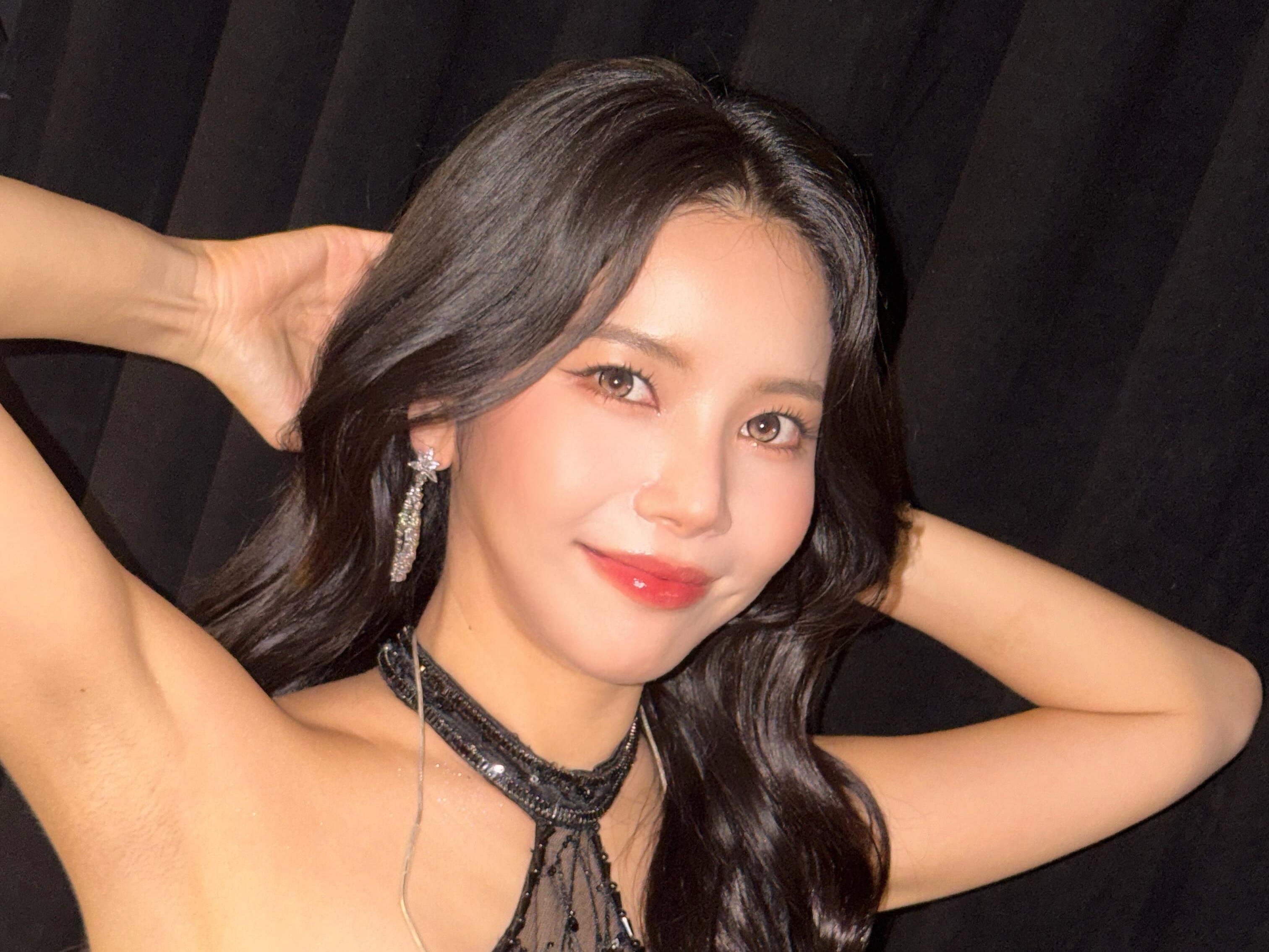 MAMAMOO 頌樂嫌韓國芒果冰「只有一小坨」！雙手比大小手勢笑翻全網！
