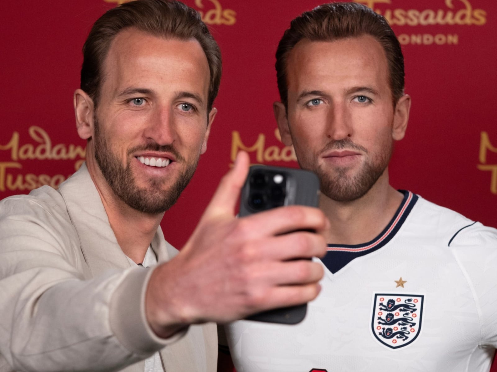 世界盃／英格蘭哈利凱恩 Harry Kane 蠟像公開，杜莎夫人蠟像館 1:1 還原讓本人驚呆！