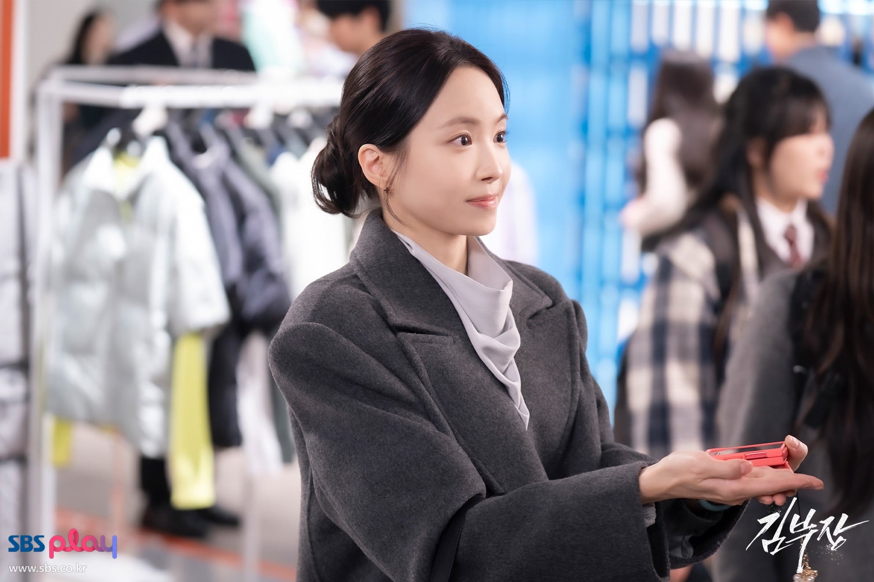 《金特務:本色回歸》孫娜恩身高 168 公分、退出 Apink 原因、與泰民初戀夫婦⋯8 件事快認識!
