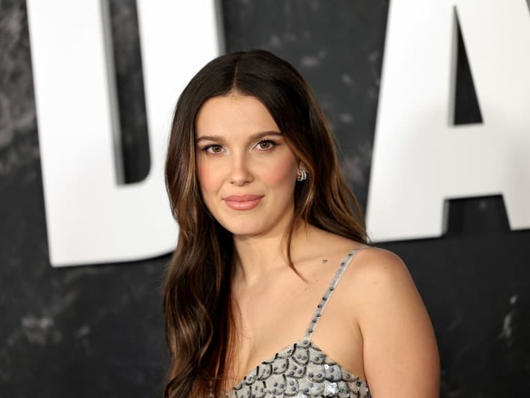 米莉芭比布朗 Millie Bobby Brown 談童星代價！面對與同齡人互動坦言：「我不知道怎麼反應！」