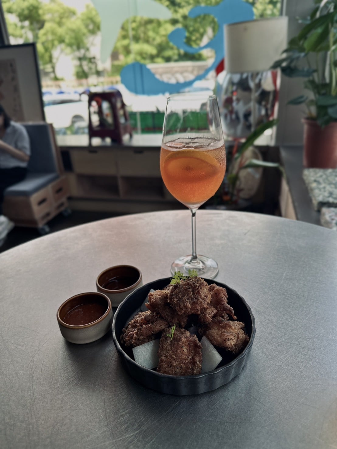 FRAME 以「台北客廳」為概念登場，打造串連夜生活、餐酒與社交的城市新場域！