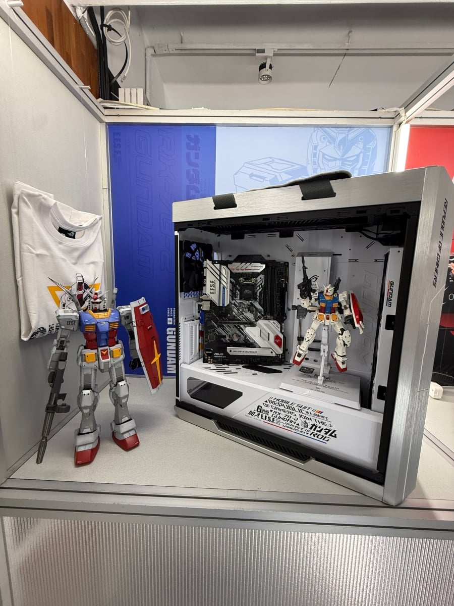 ROG 20 週年限定特展超狂登場!鋼彈、新世紀福音戰士聯名改裝機曝光⋯電競迷必衝中山!