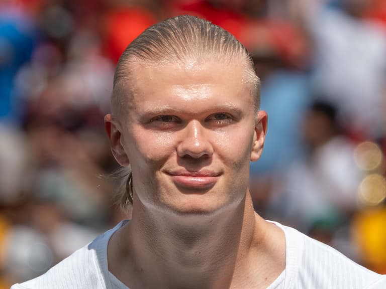 哈蘭德 Erling Haaland 16 歲黑歷史曝光！組饒舌團拍 MV，球迷笑：「還好他選擇踢足球！」