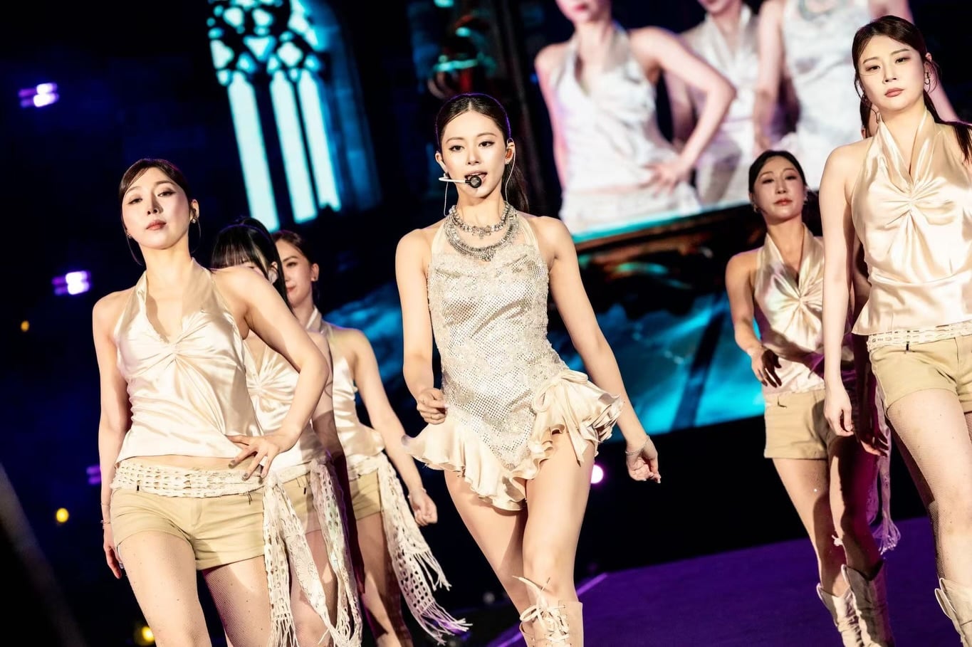 周子瑜高雄首秀疑遭 JYP 冷落!媽媽感謝文點名公司,粉絲淚讚:「瑜媽高 EQ!」