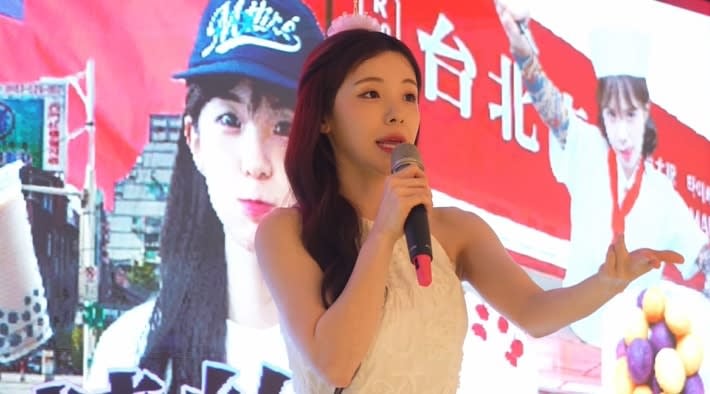 李多慧豪砸 80 萬請粉絲吃海底撈！坦言：「早就把大家當朋友！」