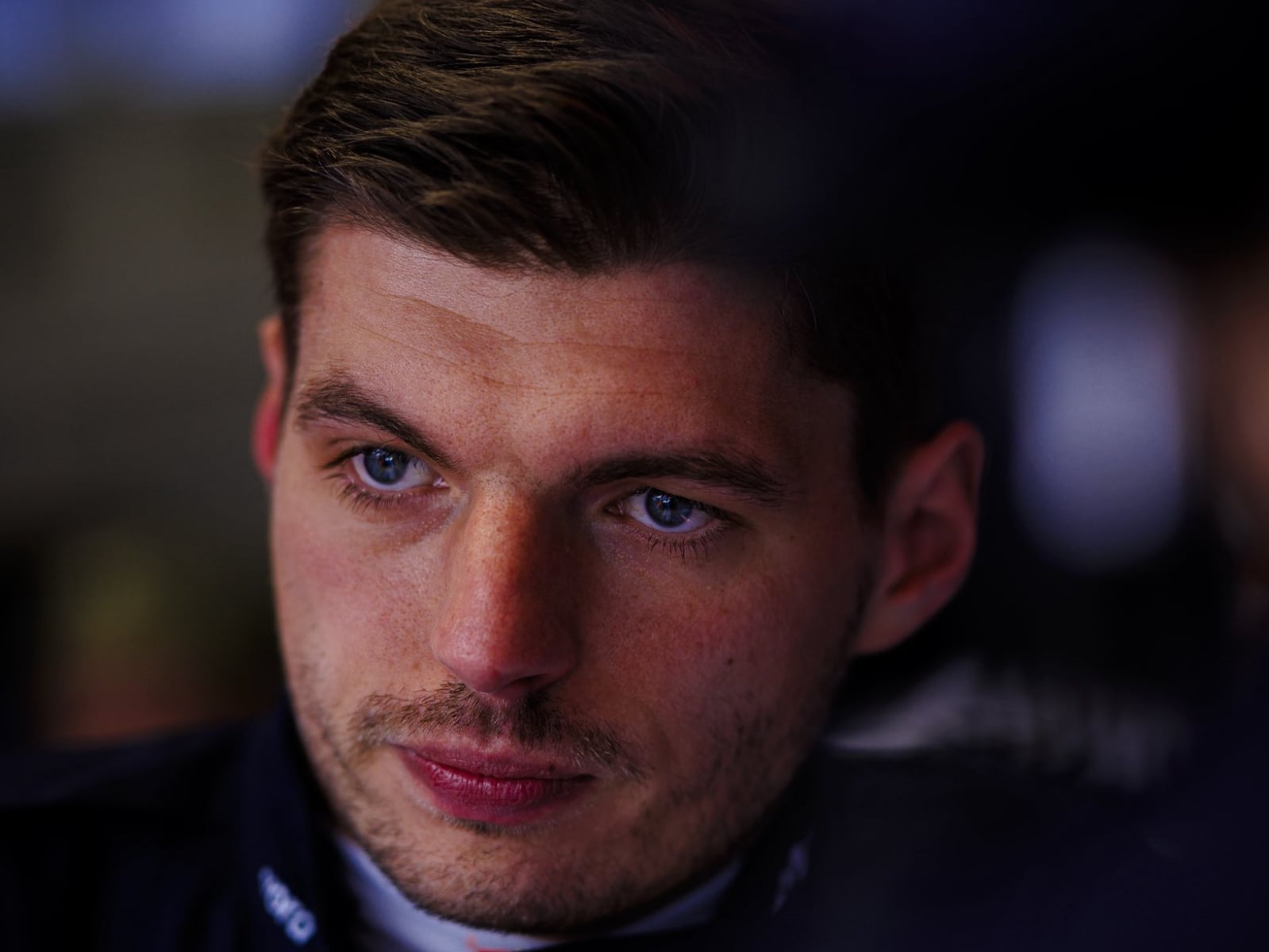 F1英國站／Max Verstappen 痛批紅牛賽車非常危險！故障退賽氣到爆粗口、摔方向盤！