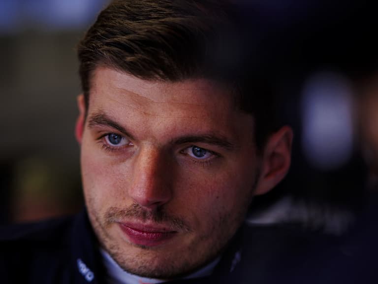 F1英國站／Max Verstappen 痛批紅牛賽車非常危險！故障退賽氣到爆粗口、摔方向盤！