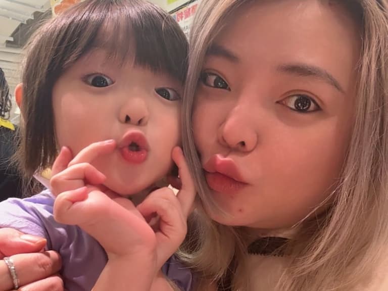 小甜甜淡出演藝圈 3 年全心當媽！女兒 5 歲生日認「捨棄所有工作」：一切都非常值得！