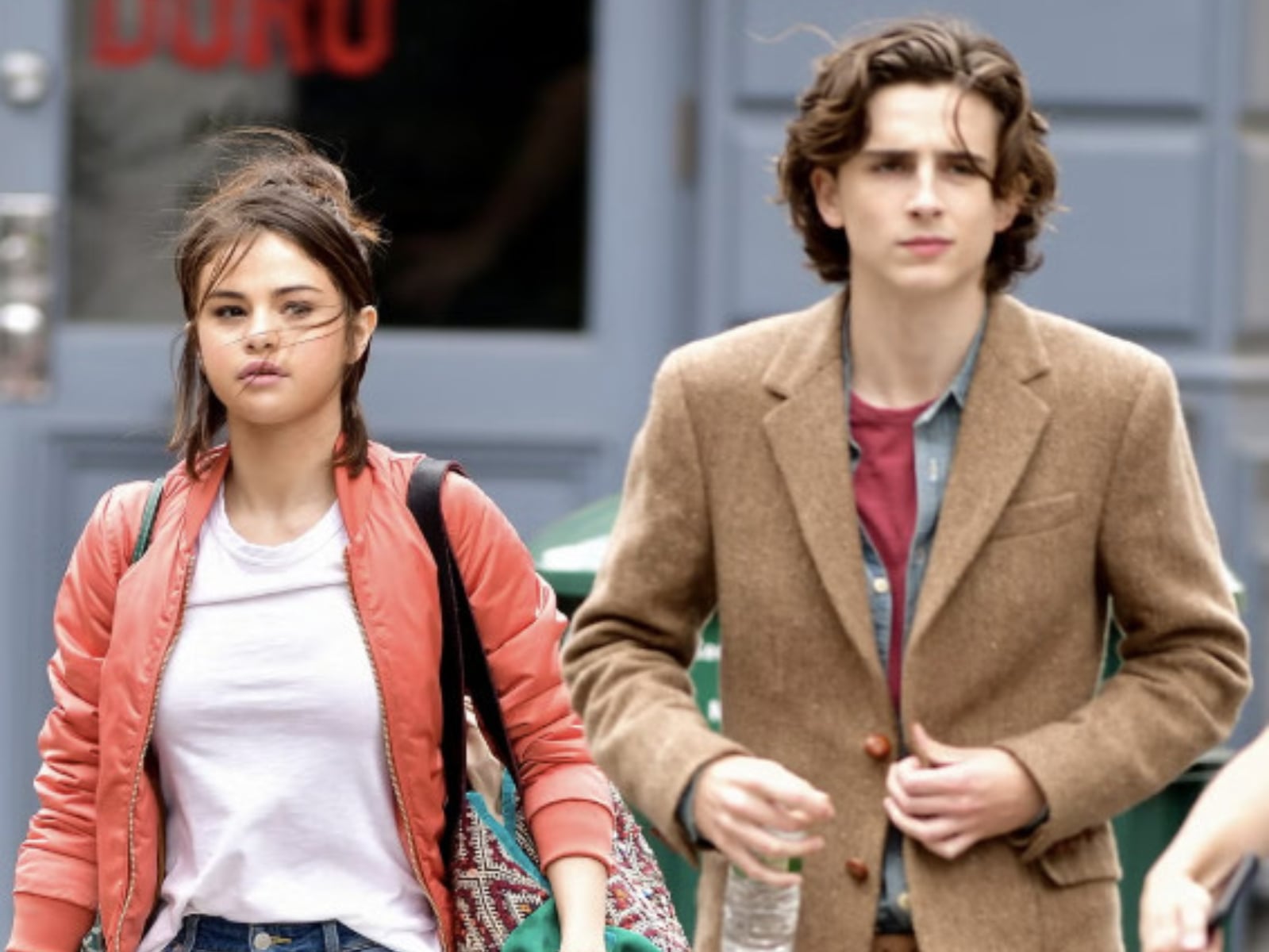 「甜茶」Timothée Chalamet、Selena Gomez 睽違 8 年再合作！《Not Alone》首支預告曝光掀熱議！