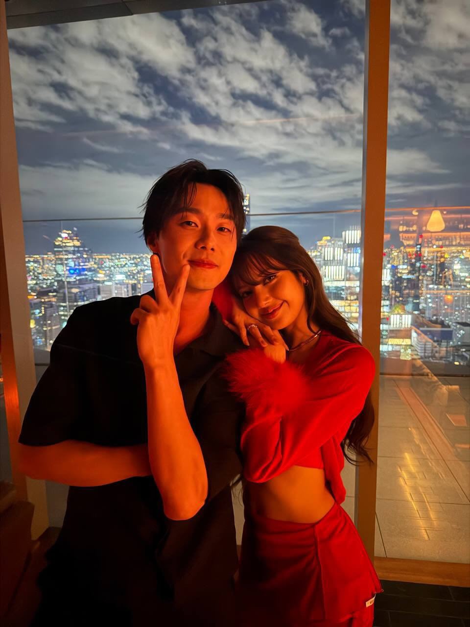 施柏宇接連同框 Lisa、孔劉！近距離聊天許願合作：「演小跟班都可以！」
