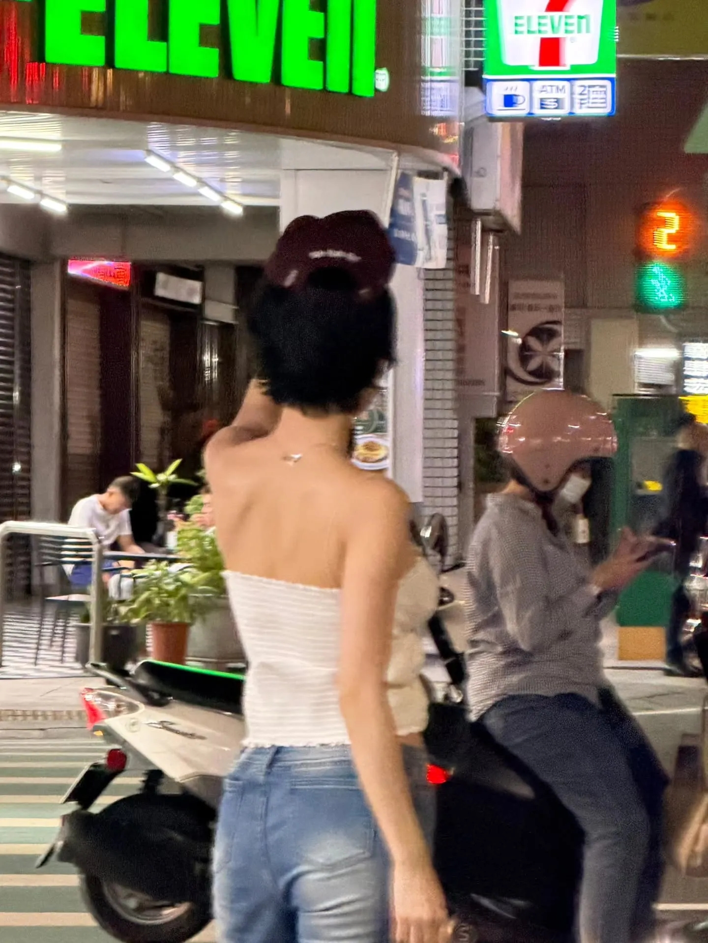 MAMAMOO 華莎高雄演唱會後私下行程照片曝光!網友大讚:「根本就像拍寫真!」