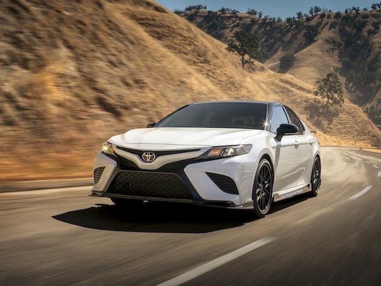Toyota Camry 性能版有望回歸！「Camry Apex」商標曝光掀熱議！