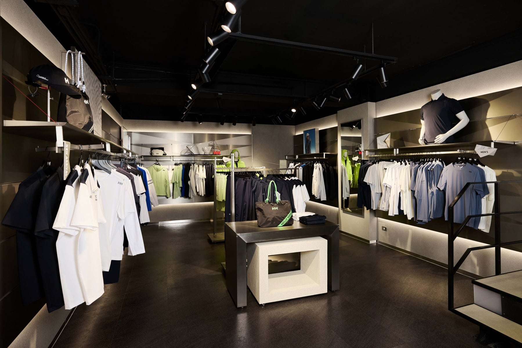 Helly Hansen 信義旗艦店開幕！限定「Ægir 海神系列」來台展出，趙岱新、Wesley、Ivan 演繹機能新時尚