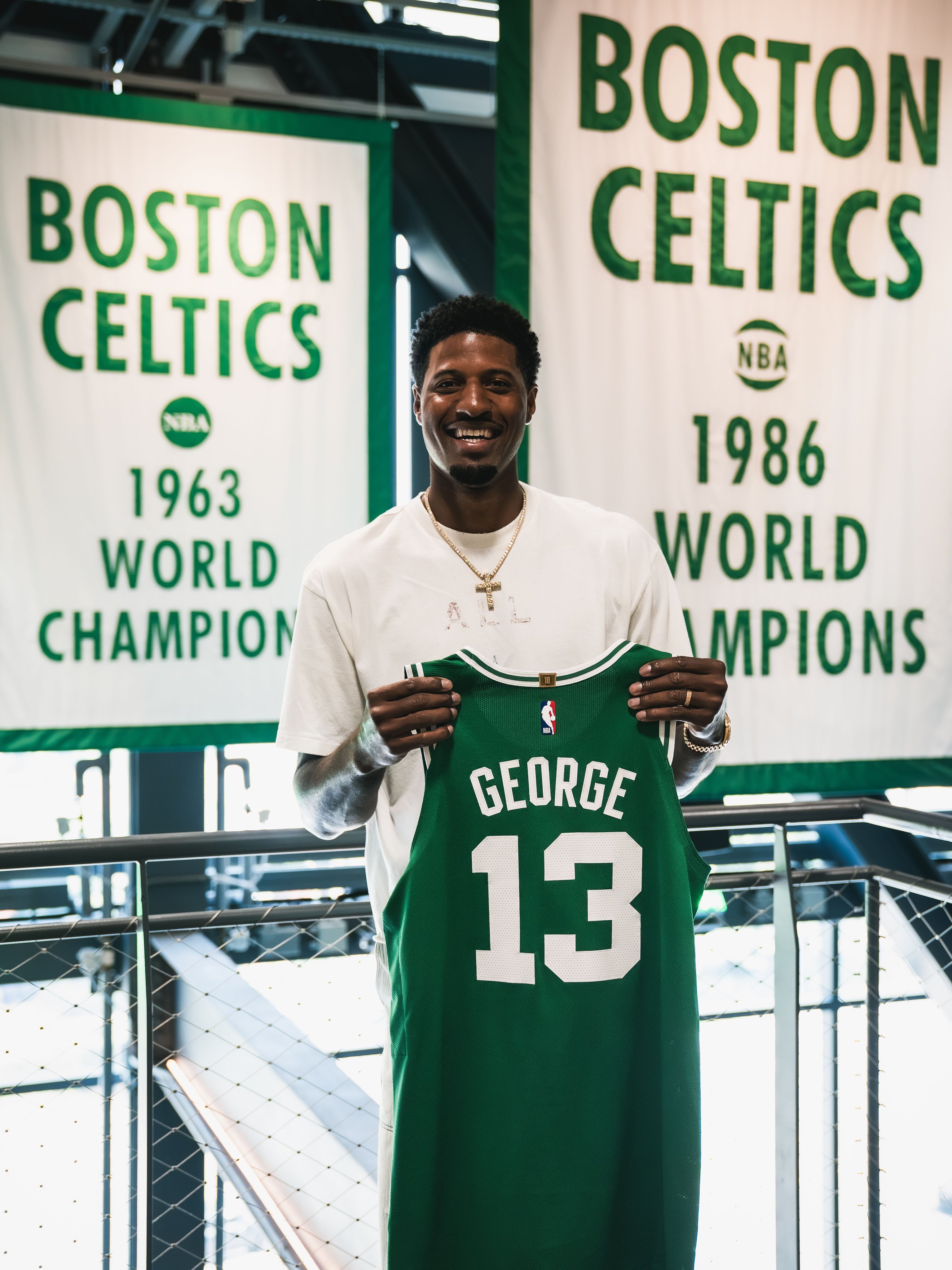 Paul George 正式成為綠衫軍!塞爾提克公開全新 13 號球衣照,Robinson、Conley 也同步亮相!