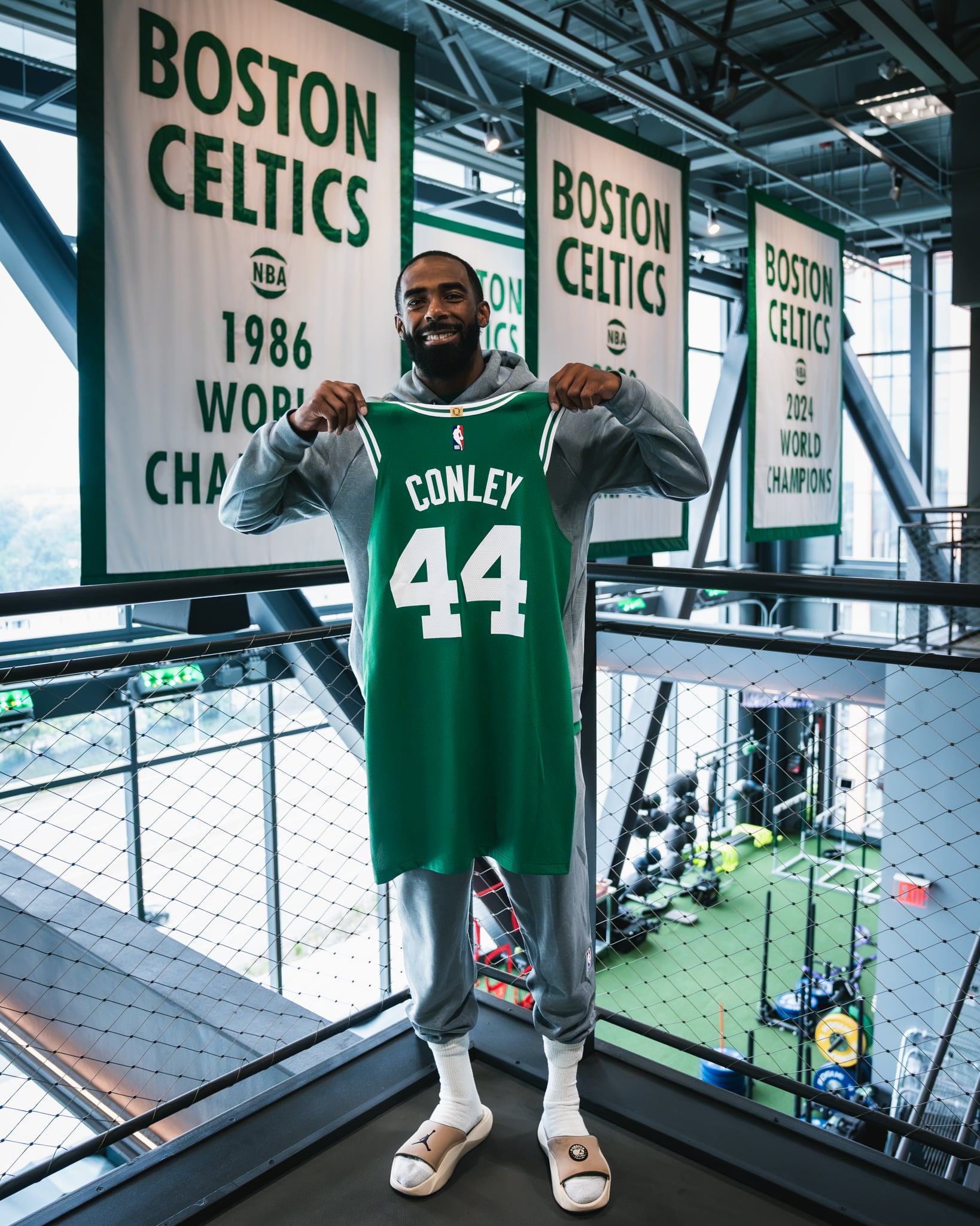 Paul George 正式成為綠衫軍!塞爾提克公開全新 13 號球衣照,Robinson、Conley 也同步亮相!