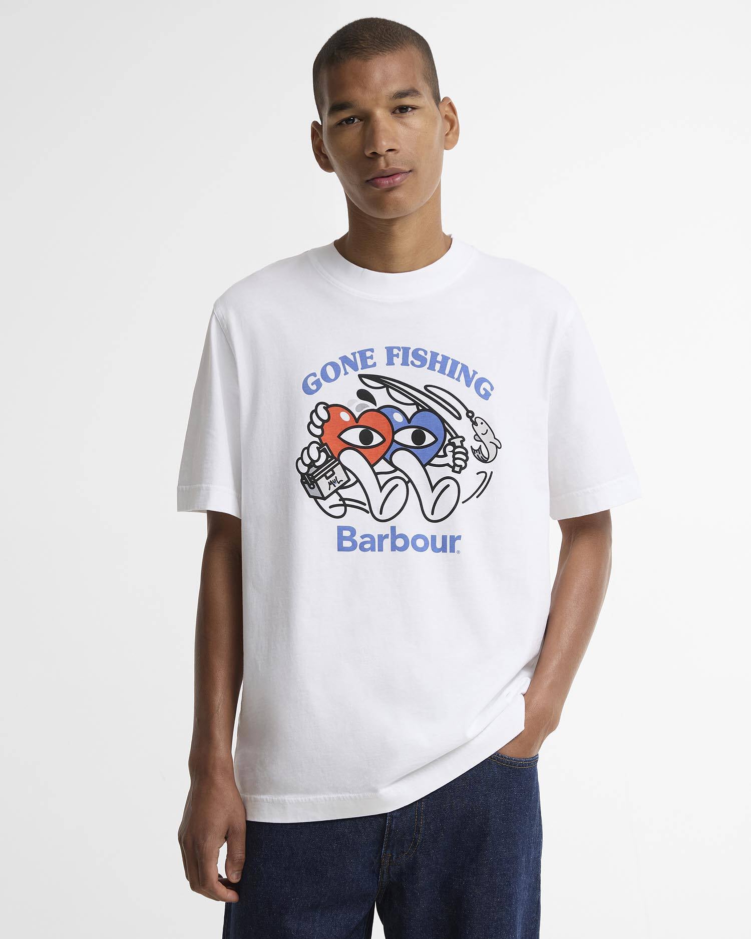 英倫百年戶外品牌 Barbour × 街頭藝術家 Mul 聯名!Running Heart 角色、露營釣魚主題⋯8 款必收!
