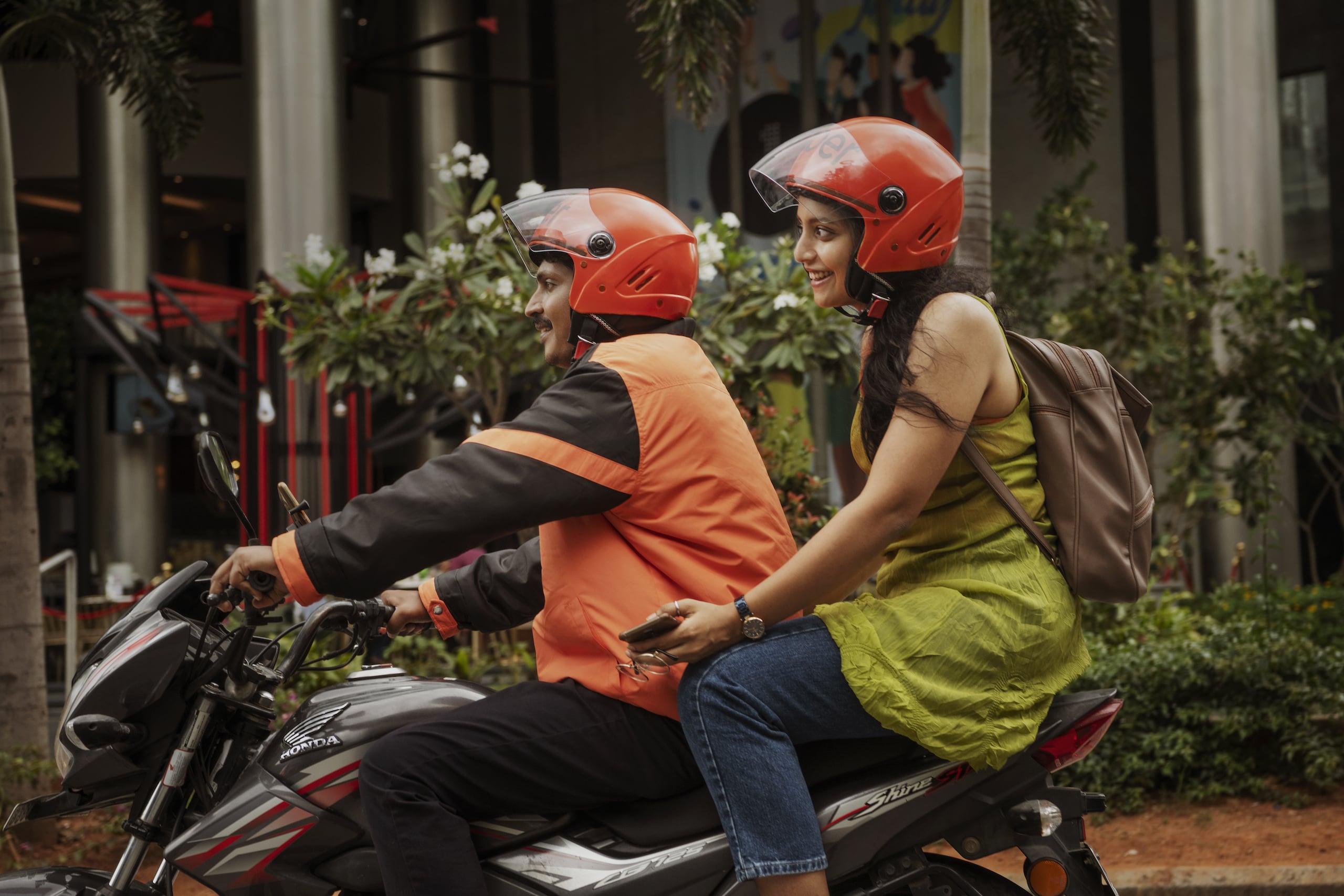 從 GrabBike 到北投機車阿伯:Uber 短程文化體驗,讓台灣重新討論城市最後一哩