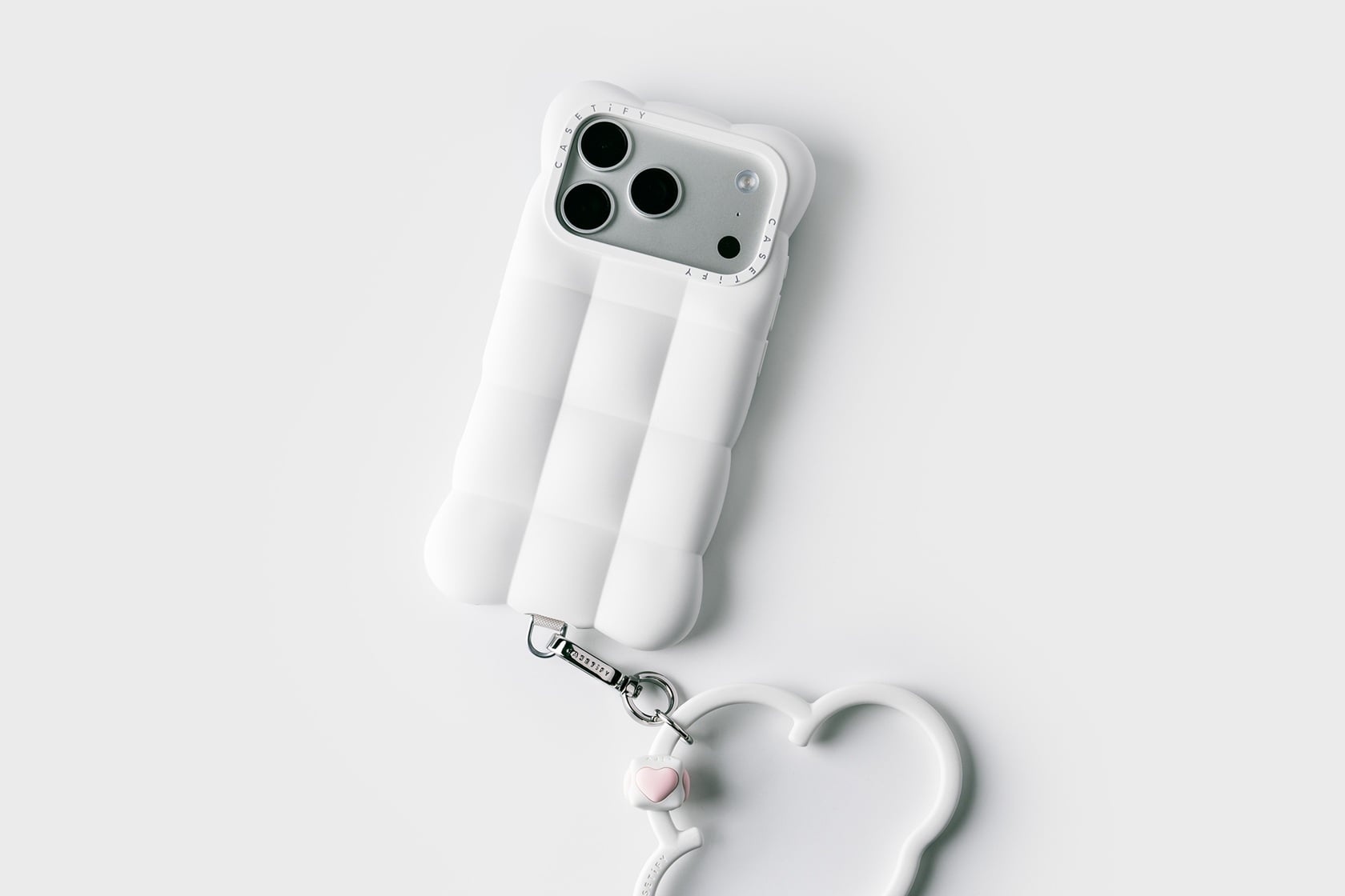 CASETiFY 推出「雲朵系列」手機殼狂讚爆!3 款夢幻配色、軍規防摔、Messy Mark 快閃咖啡廳必朝聖!