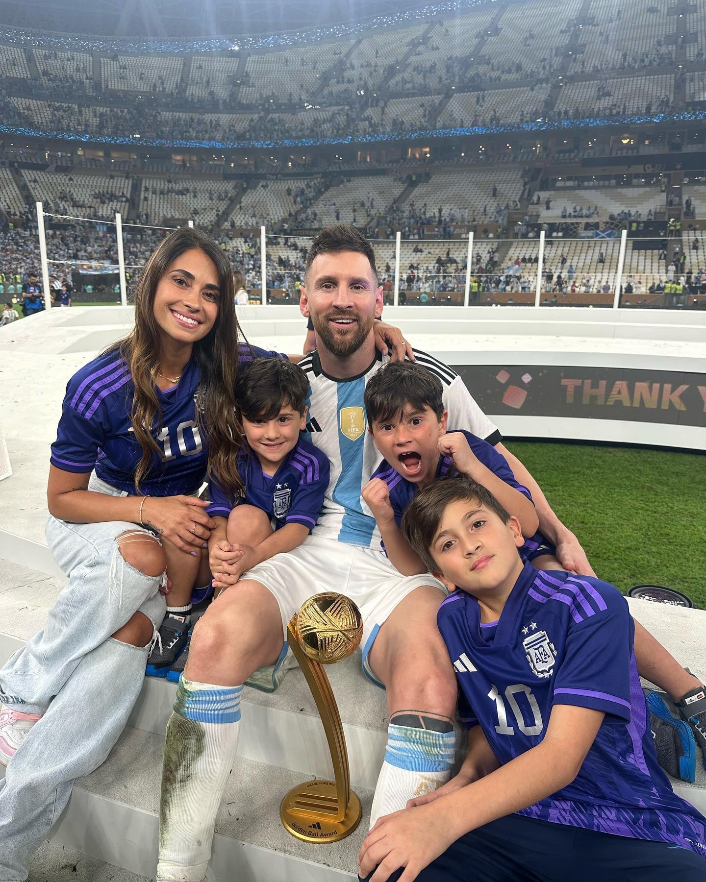 梅西 Lionel Messi 兒子竟是 C 羅鐵粉！看球支持皇馬，老爸無奈：「他就是這樣！」