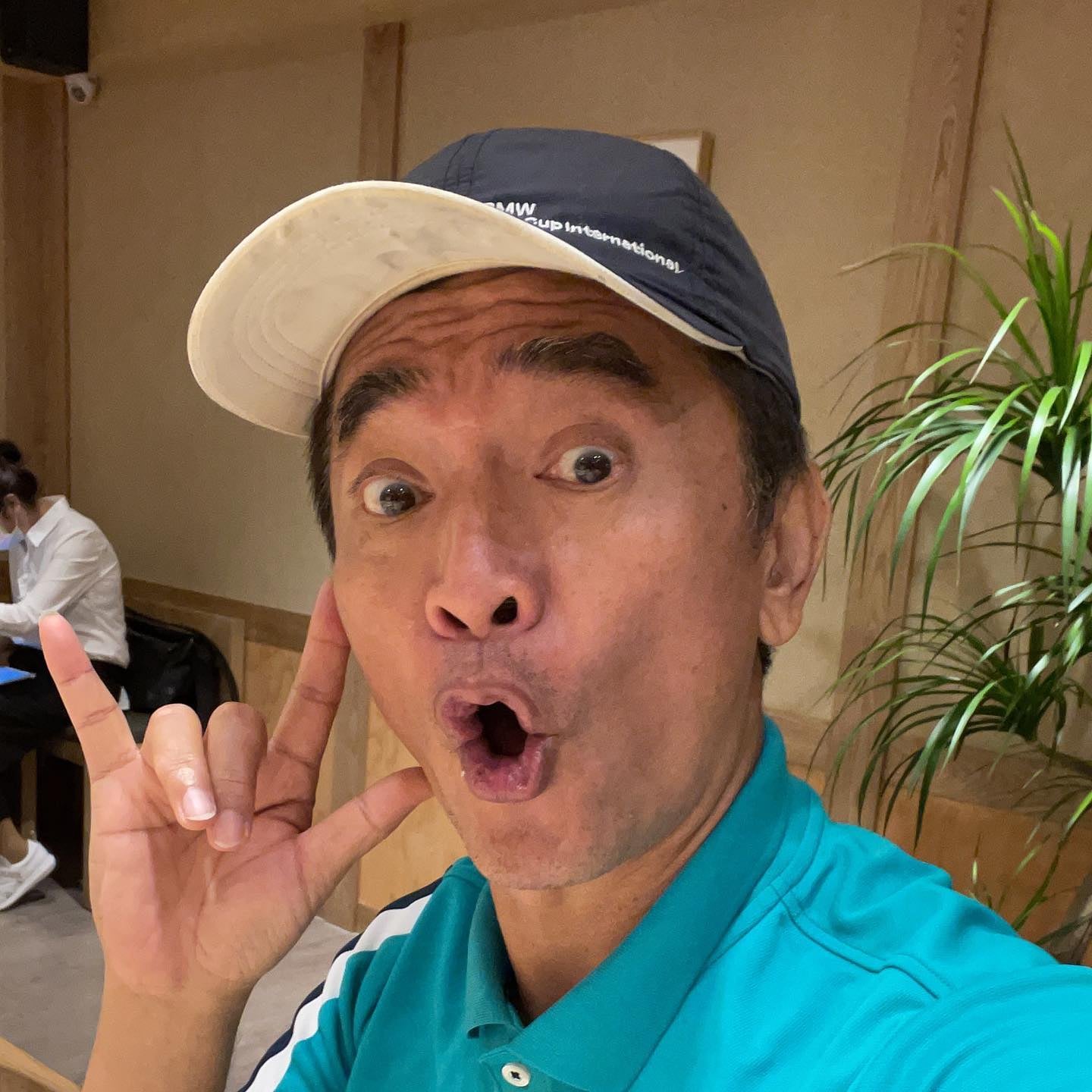鶴野剛士新幹線自拍撞臉木村拓哉!日本網友全認錯,台灣人卻笑:「根本吳宗憲!」
