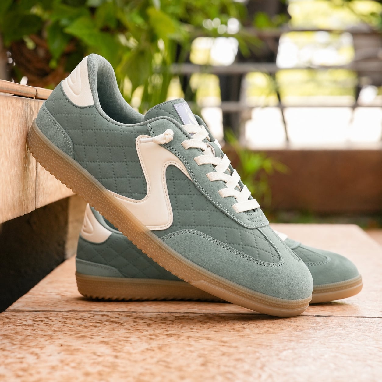 舒華穿搭新寵!SKECHERS HOTSHOT COZY-FIT 菱格德訓鞋開賣⋯4款美拉德色系根本老錢風必備!