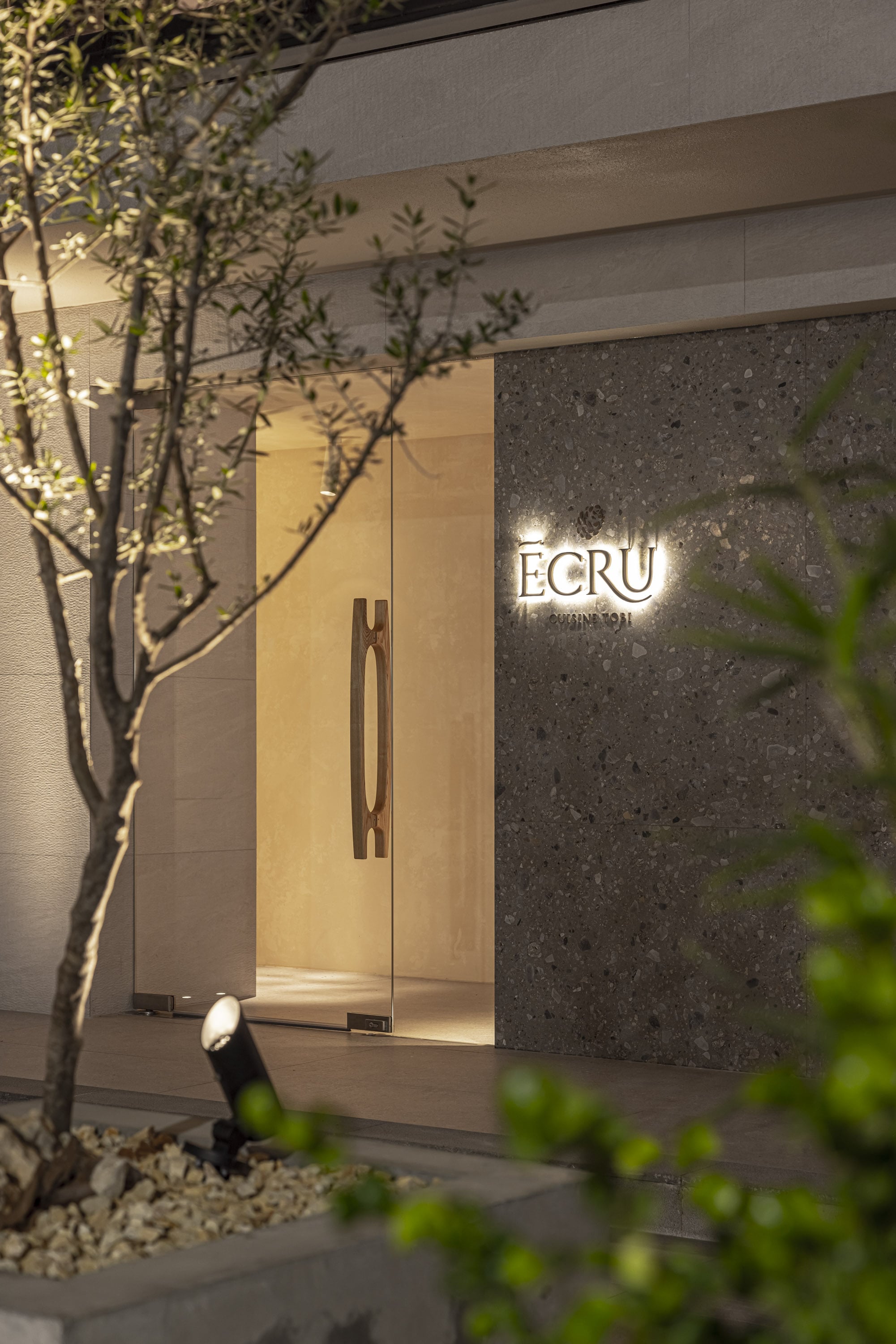 台北法式餐廳 ÉCRU 夏季菜單開箱！主廚飛松裕之重現東京傳奇「羊肉威靈頓 Maria Callas」致敬 40 年經典！