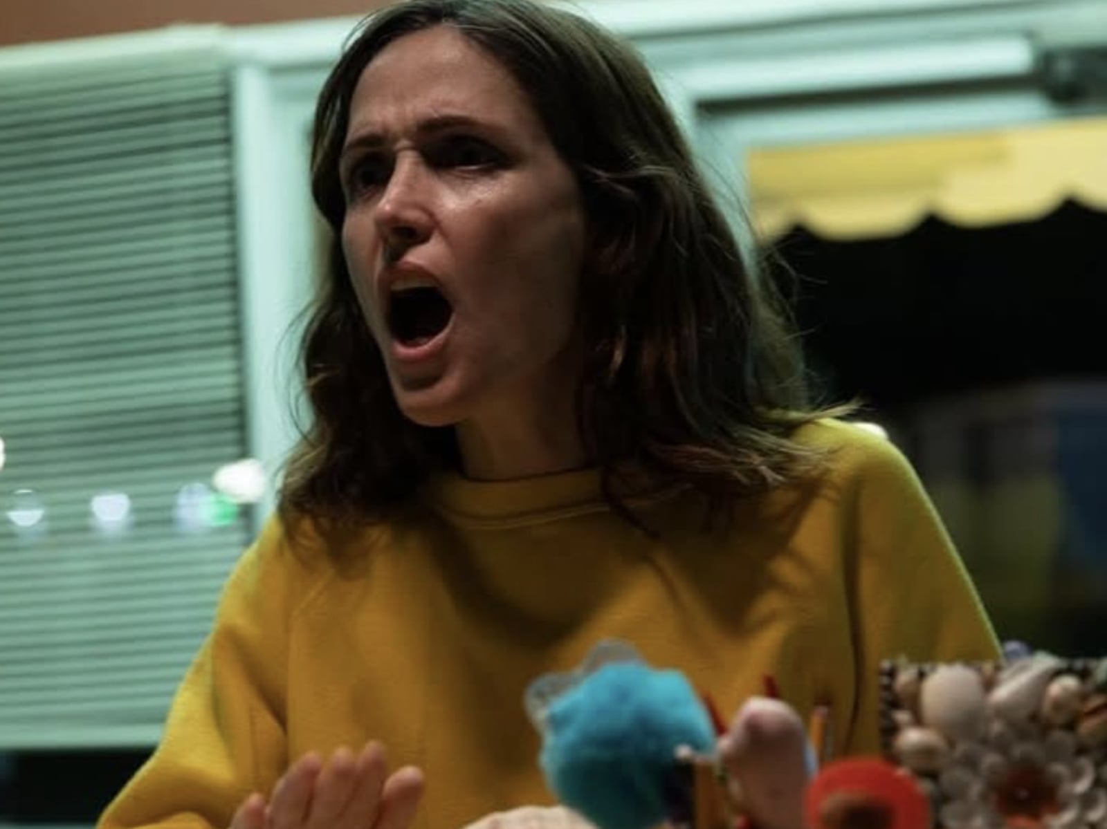蘿絲拜恩 Rose Byrne 挑戰「一人多職地獄」！《媽的踹爆你》柏林影展、金球獎、奧斯卡三冠王！