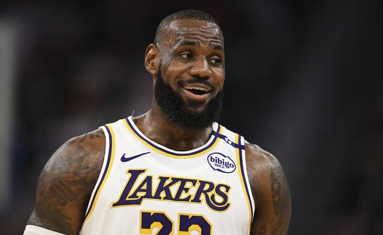 NBA/4 隊自由市場「零動作」掀起熱議!詹姆斯下家懸念未解,鵜鶘被網轟:不知在幹嘛?