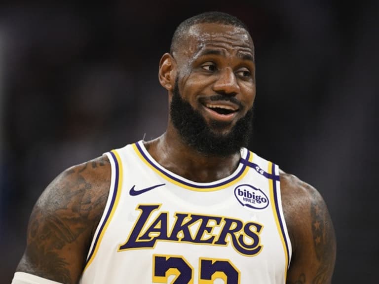 NBA／4 隊自由市場「零動作」掀起熱議！詹姆斯下家懸念未解，鵜鶘被網轟：不知在幹嘛？