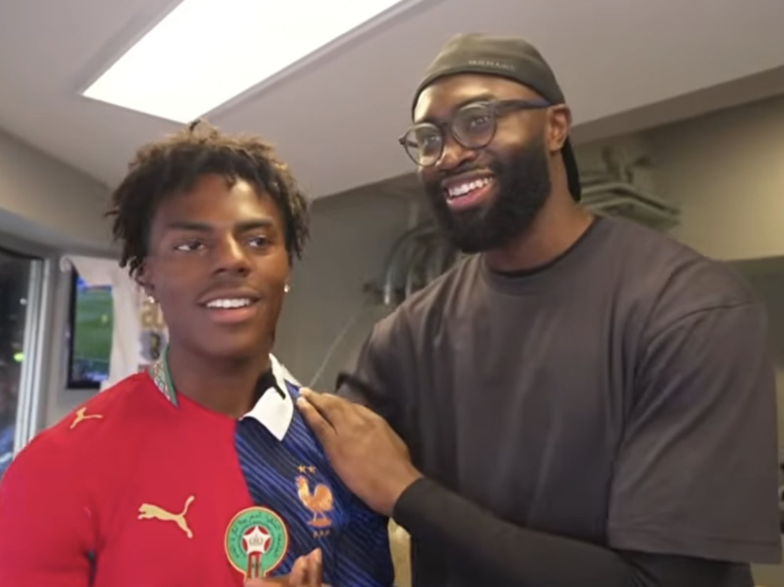 世界盃 / Jaylen Brown 與 IShowSpeed 同框看 8 強賽！直播中公開喊話 LeBron「來費城吧！」