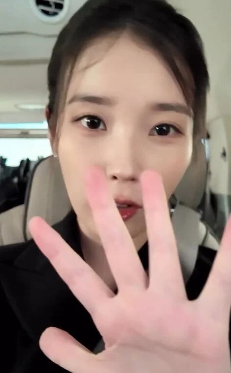 IU IG 近況貼文引粉絲擔心!一句「感覺有些不對勁」掀心理狀況討論!
