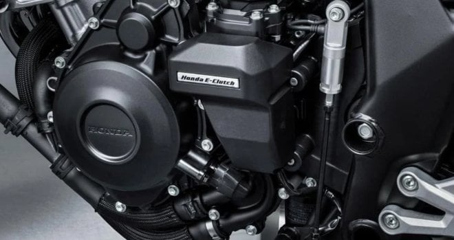 本田傳奇四缸重磅回歸!CB400 SUPER FOUR E-Clutch 8月21日發售,售價99.88萬日圓