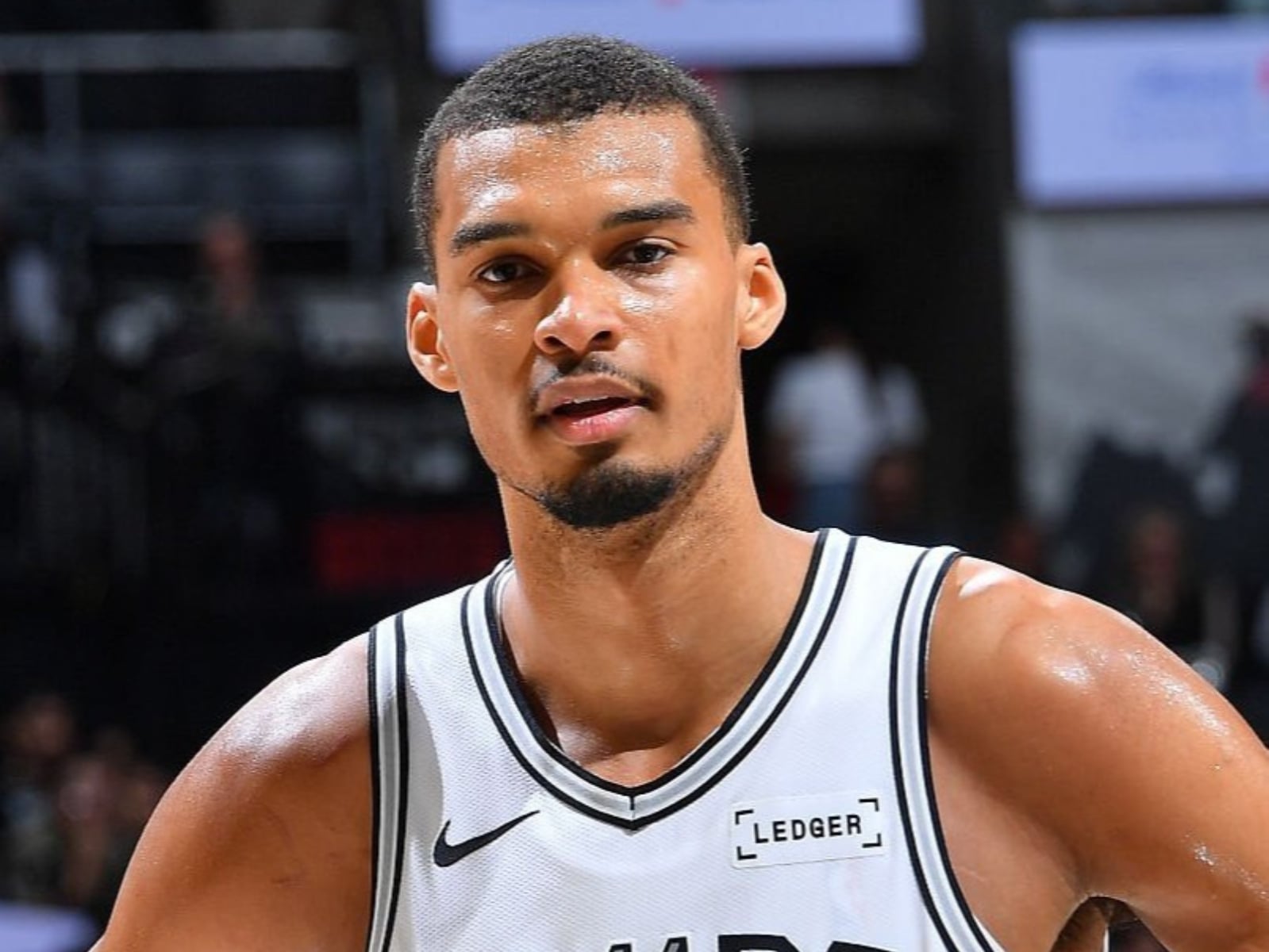 NBA／文班亞馬 5 年 2.52 億美元續約馬刺價格超佛！霸氣喊話「無論付出什麼代價我都會留下！」