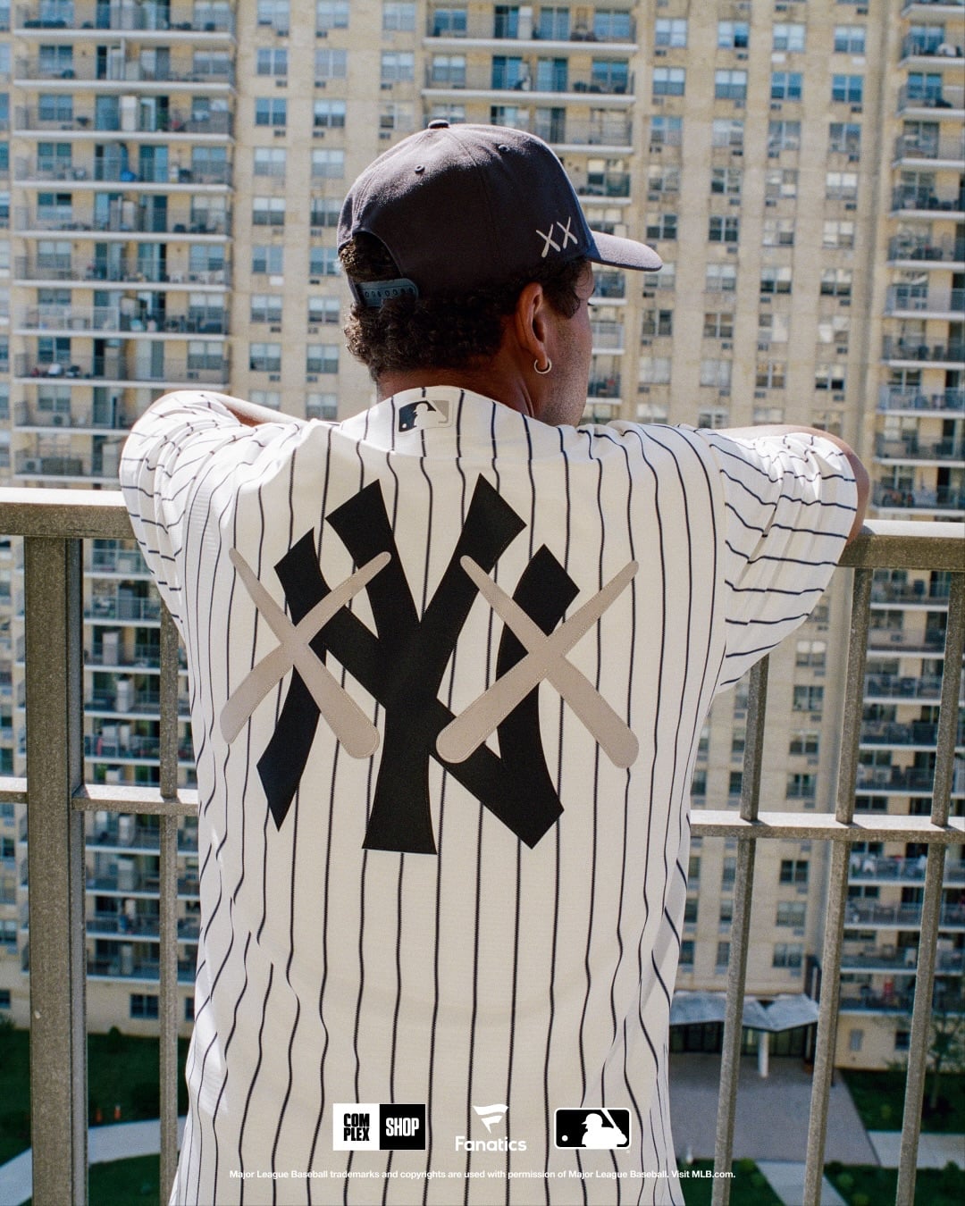 KAWS 招牌「XX」眼睛登上 MLB!Fanatics、Complex 攜手打造道奇與洋基聯名系列