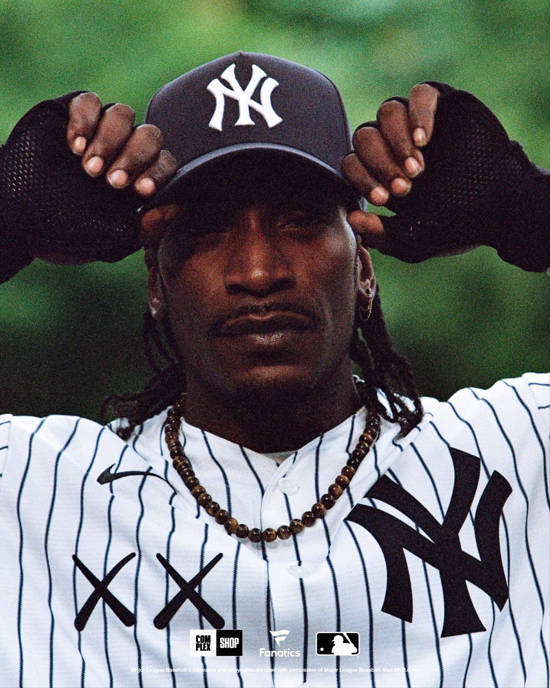 KAWS 招牌「XX」眼睛登上 MLB!Fanatics、Complex 攜手打造道奇與洋基聯名系列