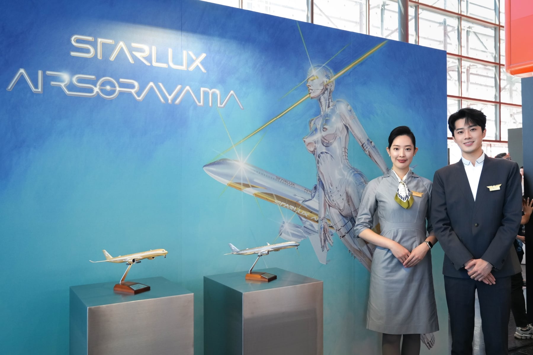 星宇航空 × 日本藝術大師空山基聯名!72 公尺銀色藝術機正式啟航,Kōki, 木村光希擔任形象大使!