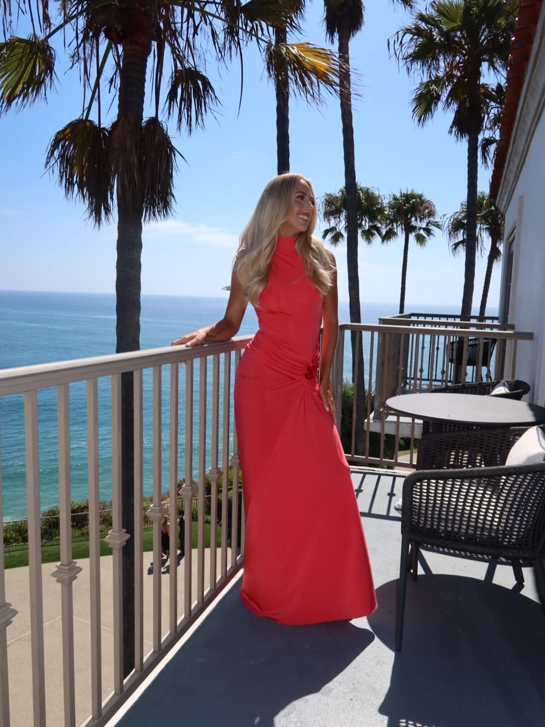 布蘭特妮·馬霍姆斯 Brittany Mahomes 婚禮造型大翻身!1690美元珊瑚禮服一穿網友全瘋狂:「被這色系迷住了!」