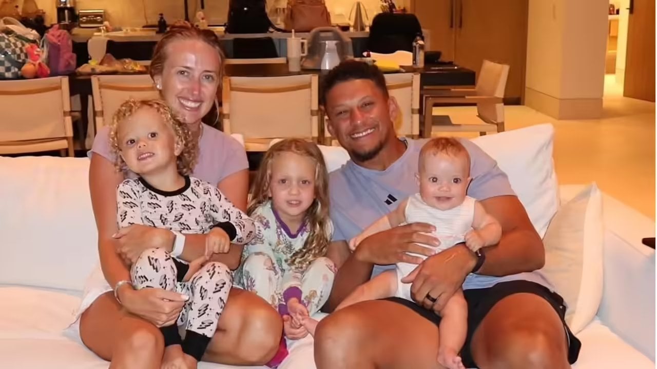 布蘭特妮·馬霍姆斯 Brittany Mahomes 婚禮造型大翻身!1690美元珊瑚禮服一穿網友全瘋狂:「被這色系迷住了!」