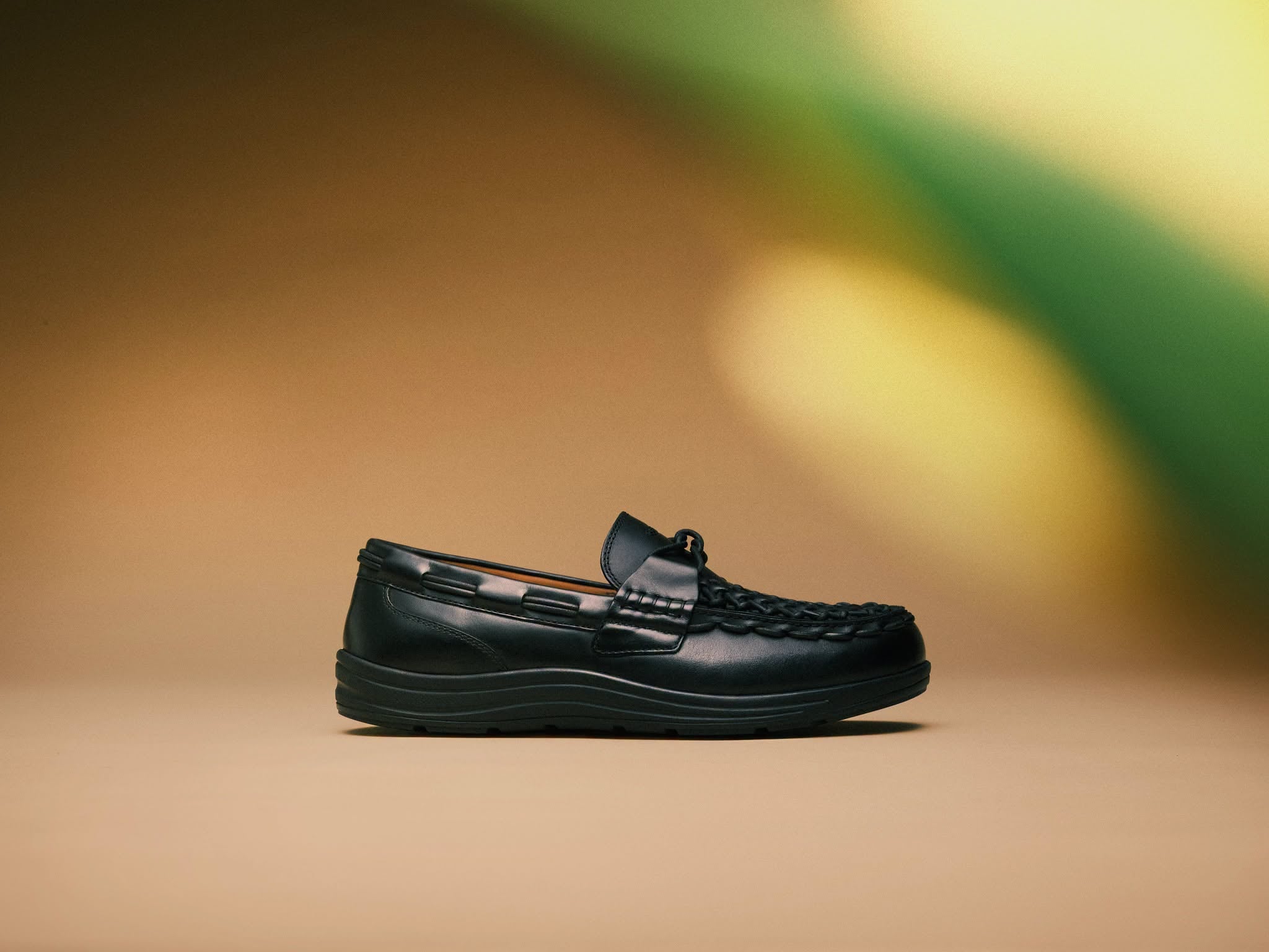 KEEN UNEEK Loafer 樂福鞋台灣發售公開!經典編織繩線+頂級皮革提供滿滿正裝質感!