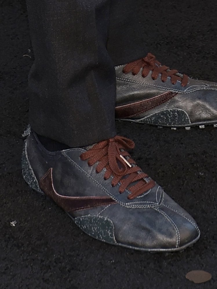 Travis Scott《奧德賽》首映腳踩神秘 Nike!復古輪廓神似經典 Moon Shoe,下一雙爆款鞋要來了嗎?