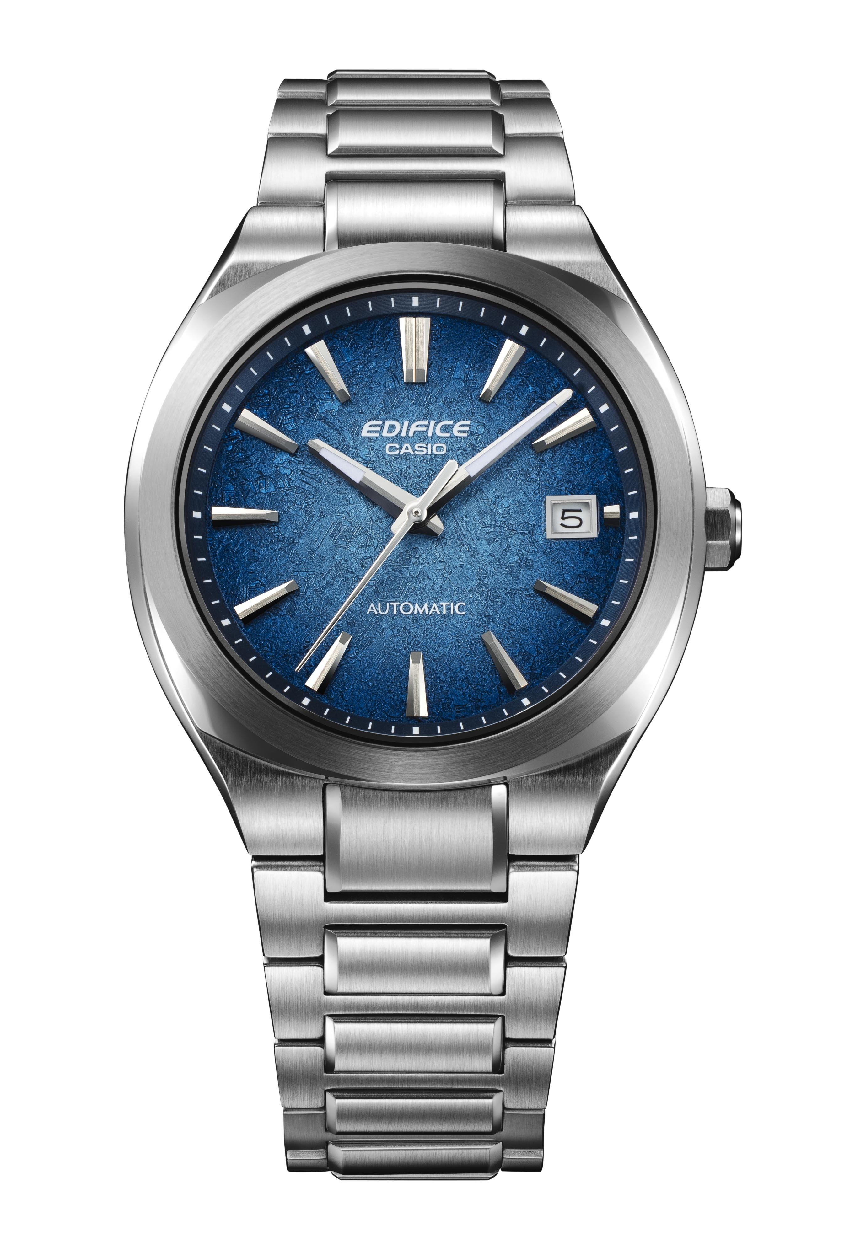 CASIO EDIFICE 推出 EFK-200 機械錶!碳纖維跑車工藝、透視背蓋⋯親民入手機械錶的機會來了!